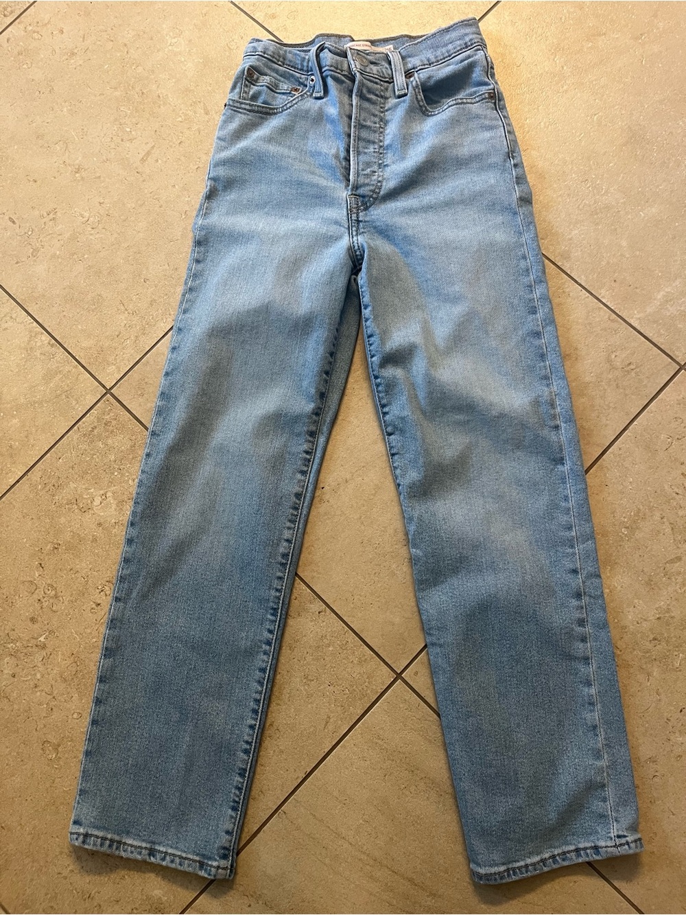 Levi's Ribcage Straight Ankle Jeans -
Medium Wash W25 L27